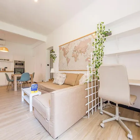 Casaviva - Comfy Modern Trilo In Principe Genua